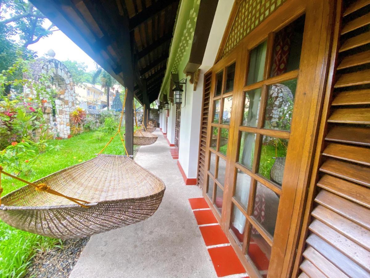 Tropicana Castle Dive Resort Powered By Cocotel Puerto Galera Dış mekan fotoğraf
