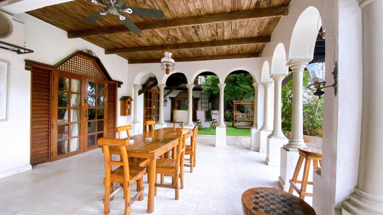 Tropicana Castle Dive Resort Powered By Cocotel Puerto Galera Dış mekan fotoğraf