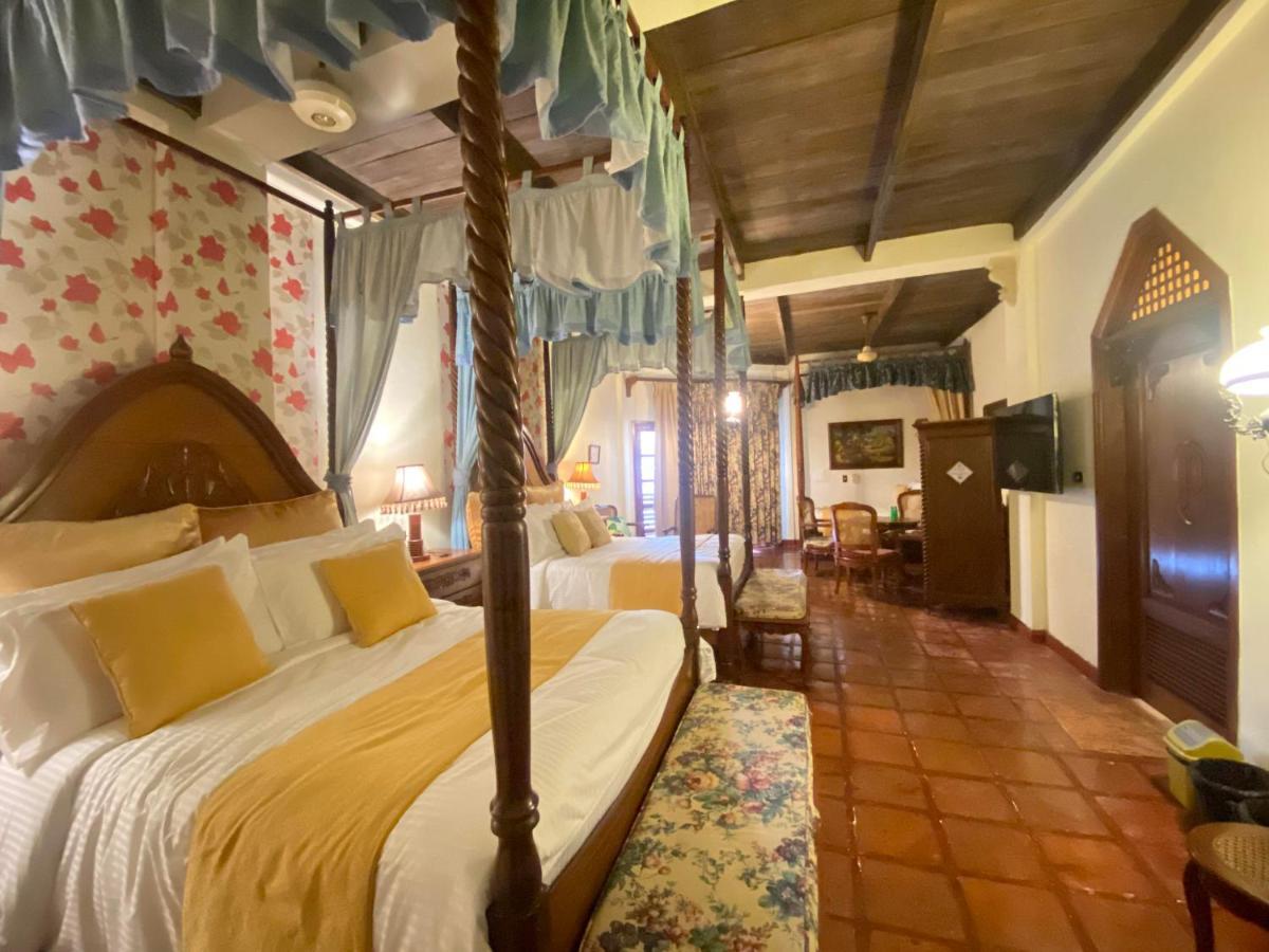 Tropicana Castle Dive Resort Powered By Cocotel Puerto Galera Dış mekan fotoğraf