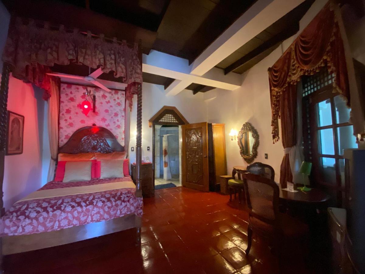 Tropicana Castle Dive Resort Powered By Cocotel Puerto Galera Dış mekan fotoğraf