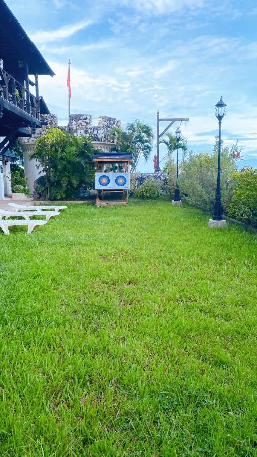 Tropicana Castle Dive Resort Powered By Cocotel Puerto Galera Dış mekan fotoğraf