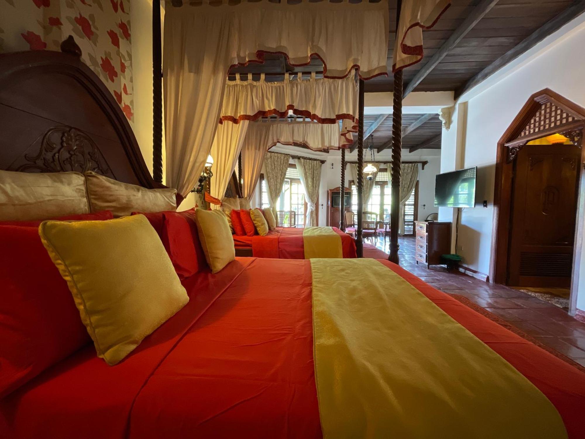 Tropicana Castle Dive Resort Powered By Cocotel Puerto Galera Oda fotoğraf