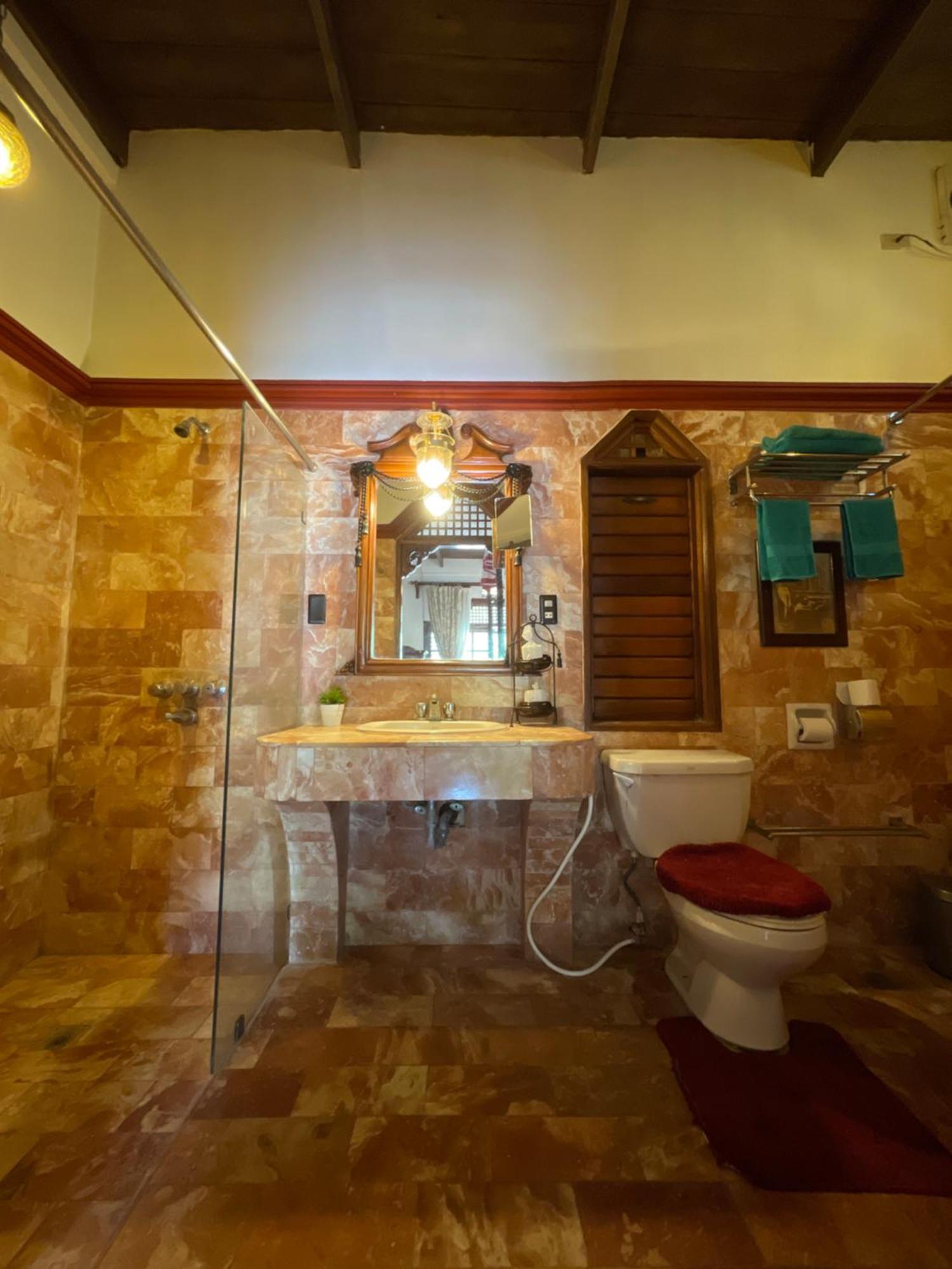 Tropicana Castle Dive Resort Powered By Cocotel Puerto Galera Oda fotoğraf