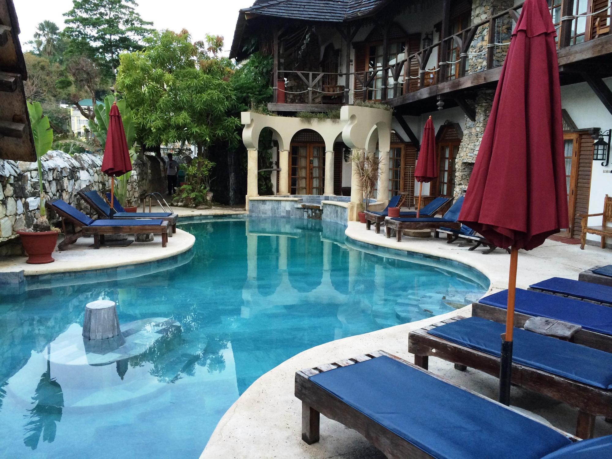 Tropicana Castle Dive Resort Powered By Cocotel Puerto Galera Dış mekan fotoğraf